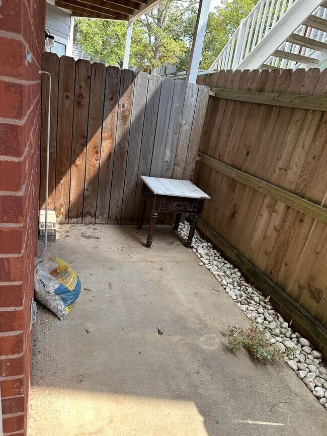 Building Photo - Bryan - 1 bedroom / 1 bath, really close t...