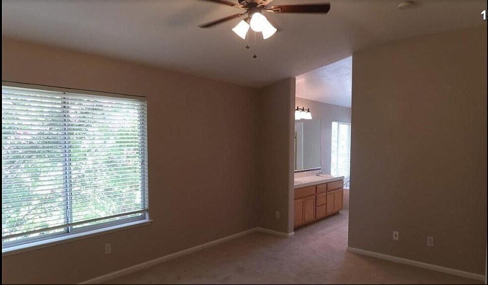 Building Photo - 1715 Palatia Dr