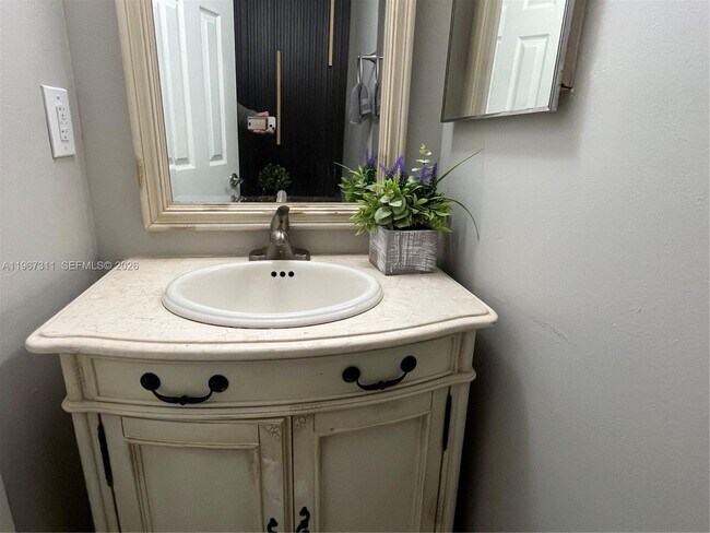 Building Photo - 5150 Lake Loop Rd