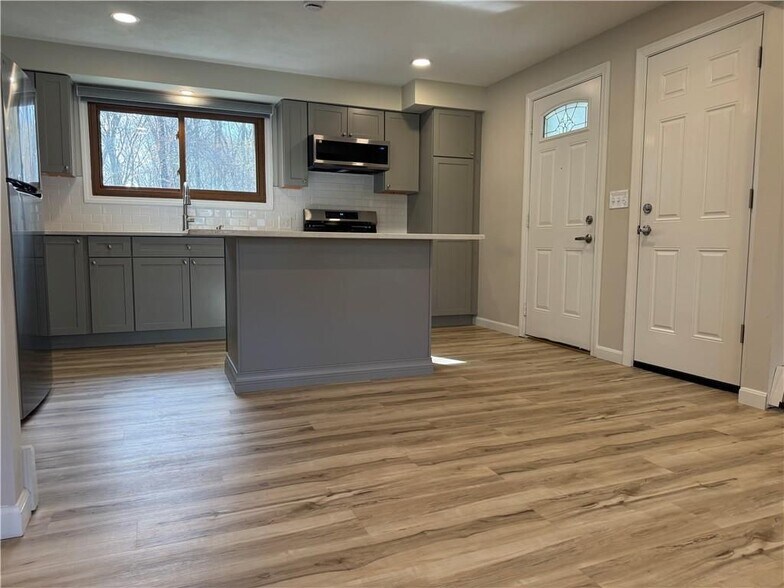 Building Photo - 4 Apple Orchard Ln