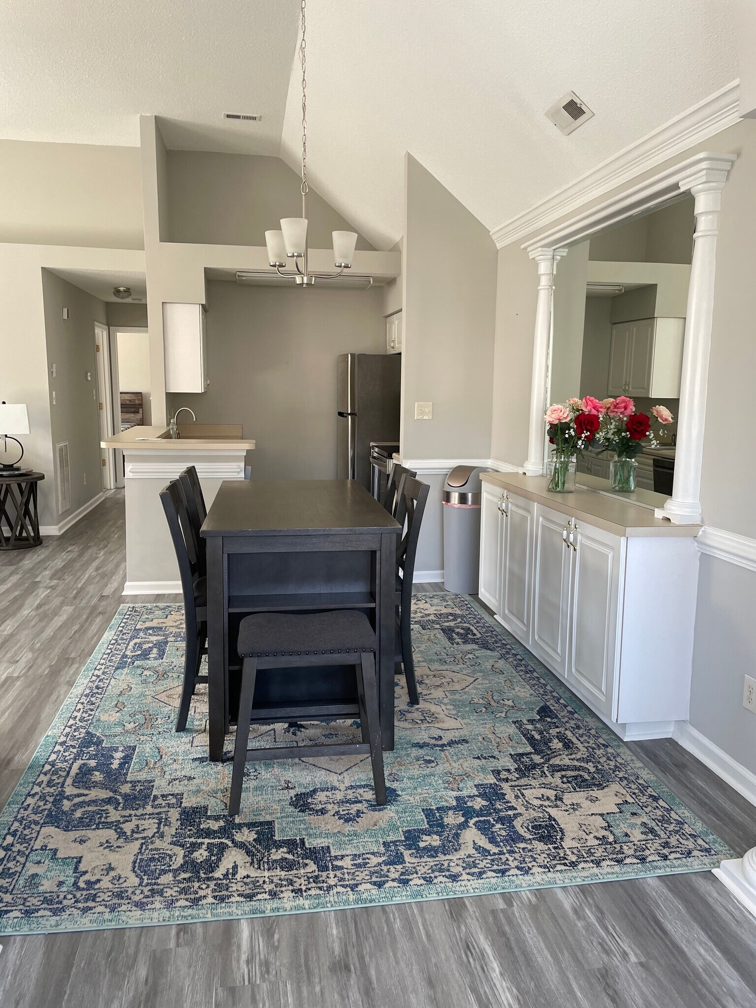 Dining room - 904 Queens Way