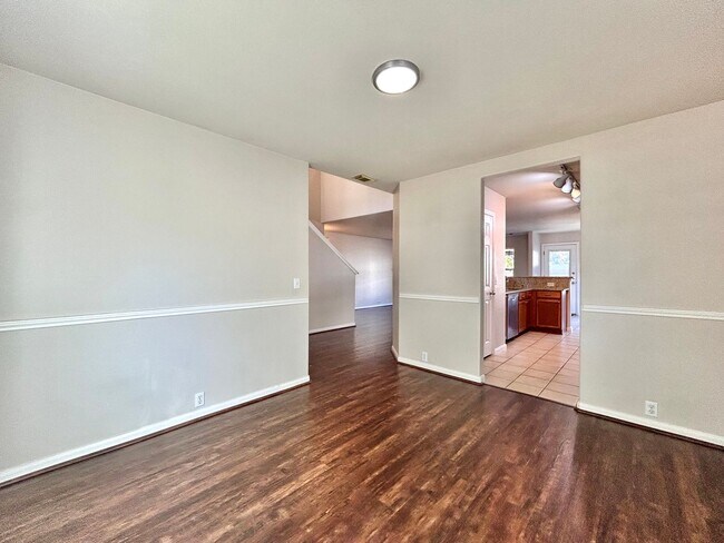 Building Photo - Beautiful 4-Bed Home with Open Floorplan, ...