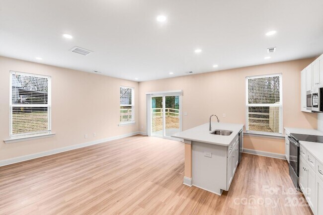 Building Photo - 645 Brookwood St