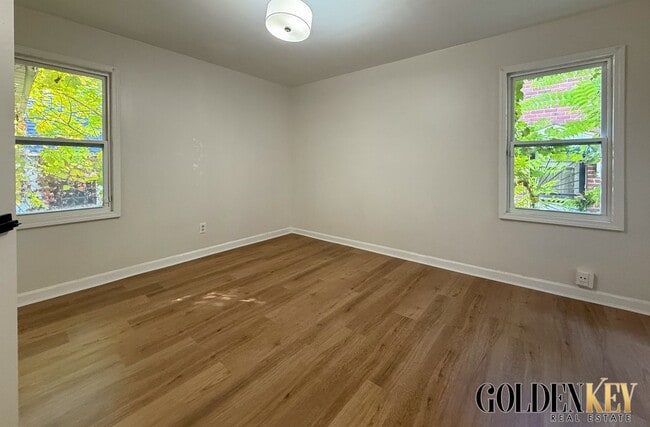 Building Photo - 10526 Duprey St