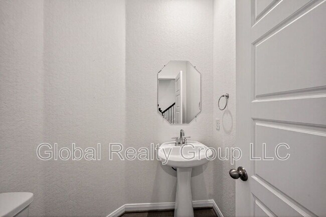 Building Photo - 10064 Mulhouse Dr