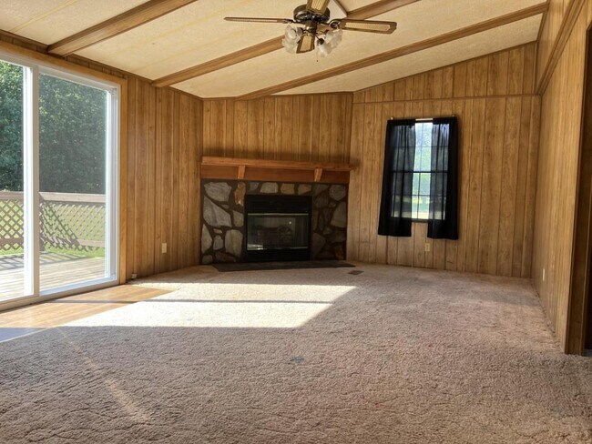 Building Photo - 470 Rentzel Rd