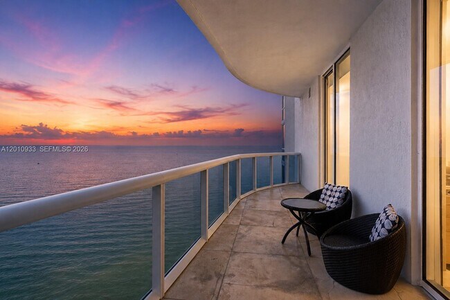 Building Photo - 15811 Collins Ave