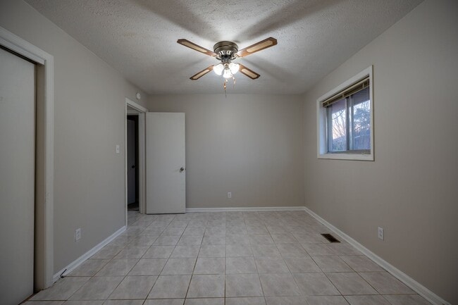 Building Photo - 3BD 2Bath