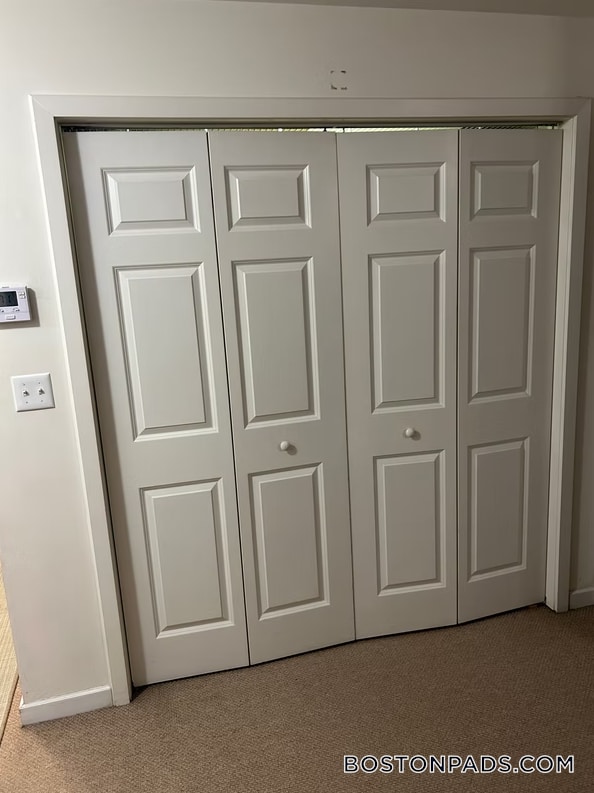 Building Photo - 461 Park Dr