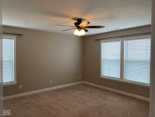 Building Photo - 6750 Woodcrest Dr