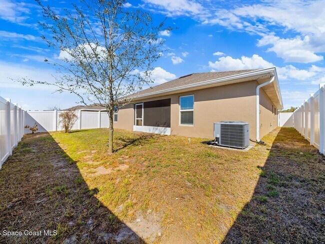 Building Photo - 695 Lantana St