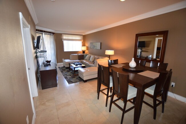 Building Photo - Meridian 2 BED|2BA FURNISHED CONDO 1 BLOCK...