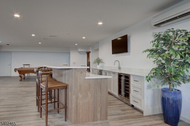 Building Photo - 258 Morris Ave