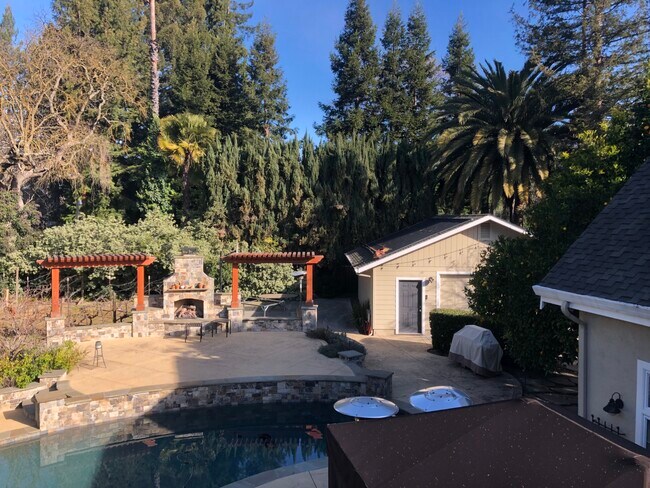 Building Photo - 125 Timberline Ct