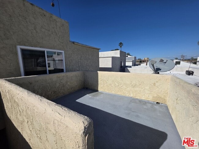 Building Photo - 517 N Francisca Ave