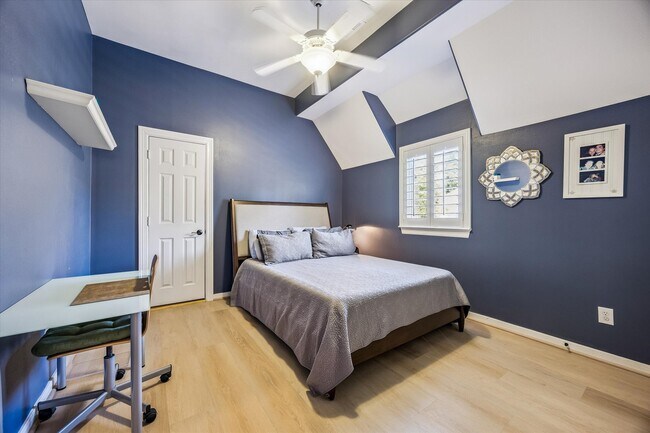 Building Photo - 3047 Bonnebridge Way Blvd