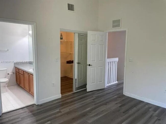 Building Photo - 5411 SW 41st St