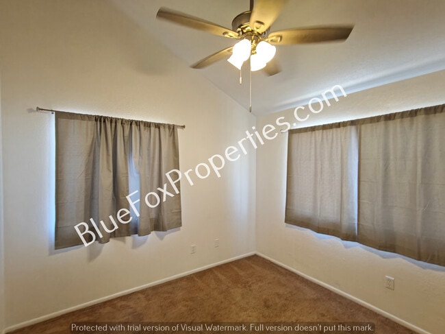 Building Photo - 3690 N Country Club Rd
