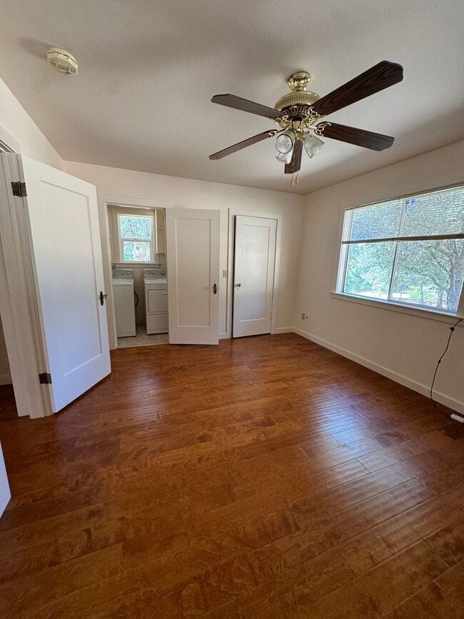Building Photo - Cute Cottage just outside Nevada City- Pea...