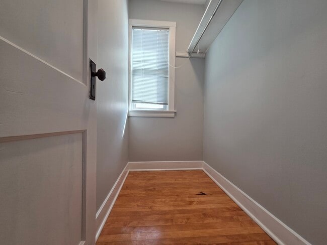 Building Photo - 5434 W Drummond Pl