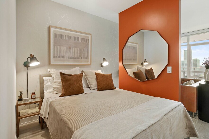 Building Photo - 384 N Union Ave