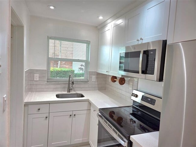 Primary Photo - 1971 SE 5th Ct