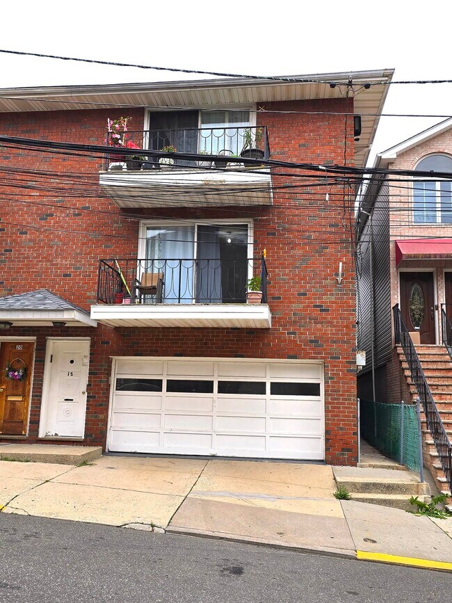 Building Photo - 18 68th St