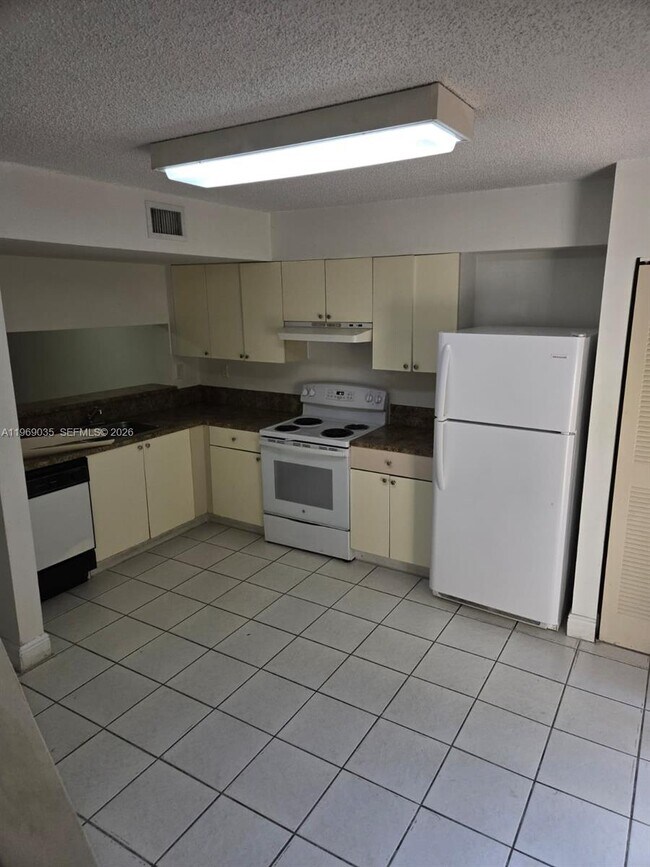 Building Photo - 8250 SW 149th Ct