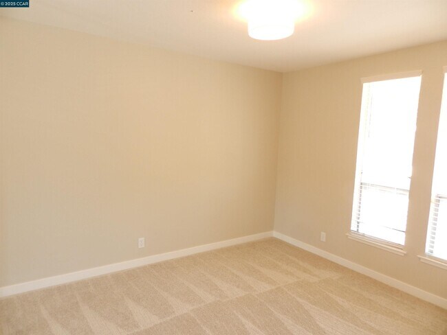 Building Photo - 5519 Roundtree Dr