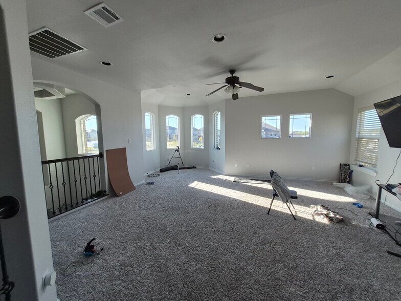 Building Photo - 7034 Comanche Star