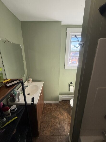 Building Photo - 509 Medford St