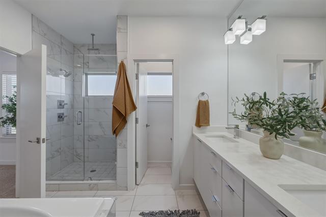 Building Photo - 5734 Oram St