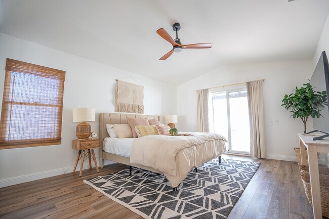 Building Photo - 45150 Birchcrest Cir