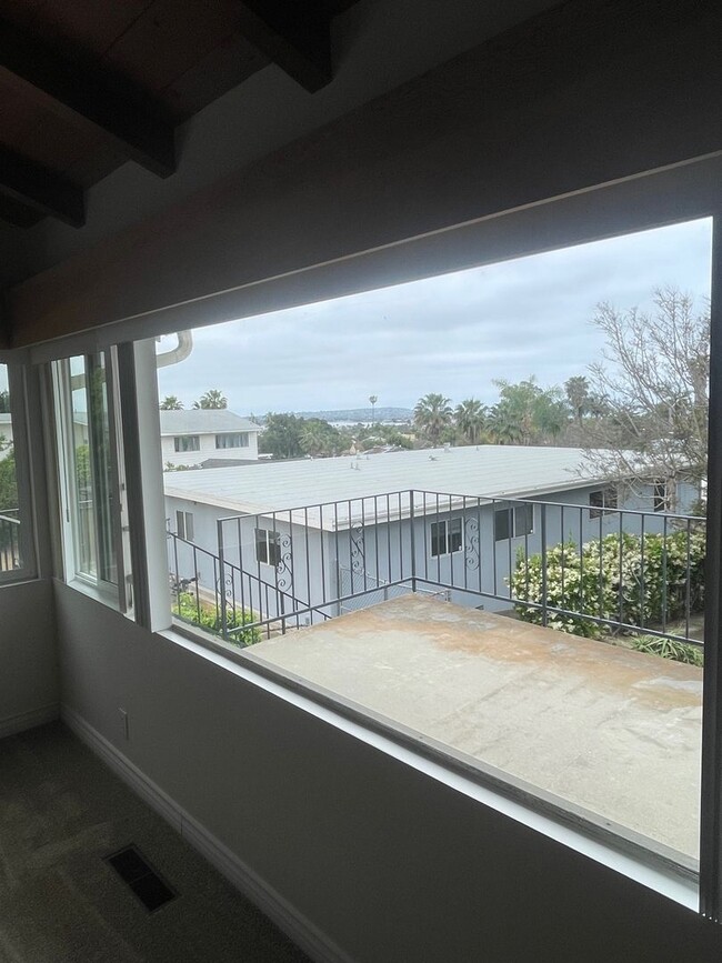 Building Photo - Expansive 3BD/2BA in North PB w/ Bay and O...