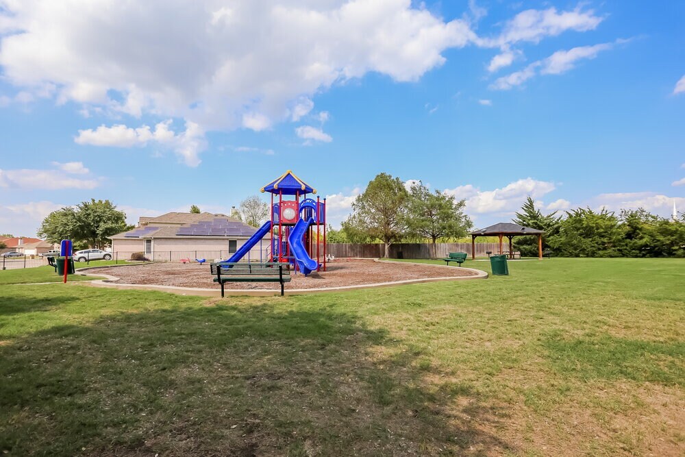 Building Photo - 5768 Goldfinch Way