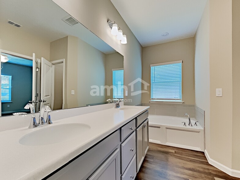 Building Photo - 300 Anastasia Park Rd