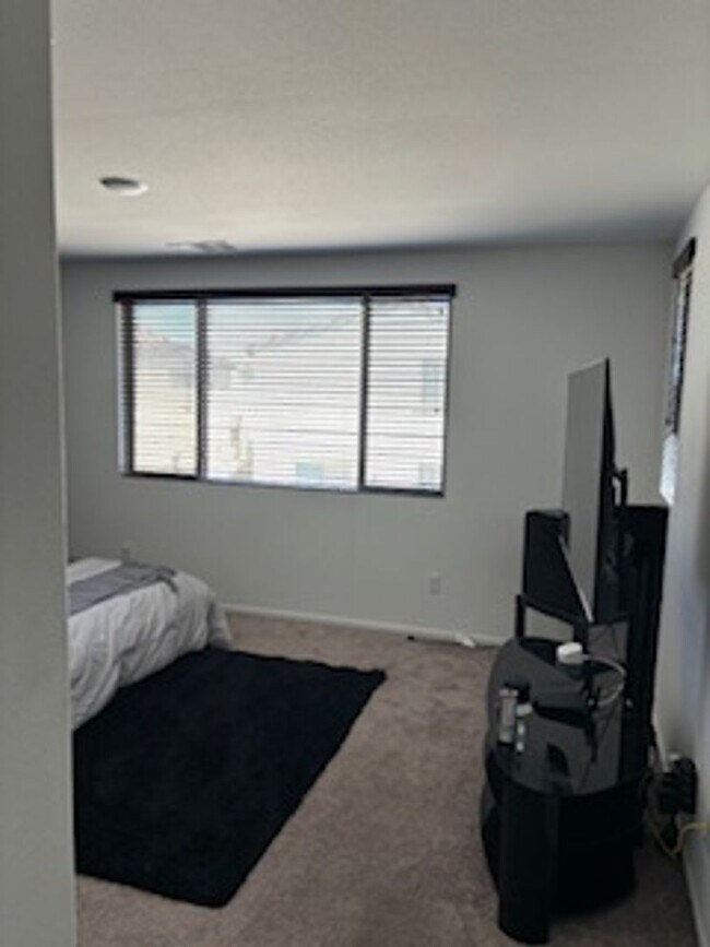 Building Photo - 3 Bedroom Townhome in Winchester