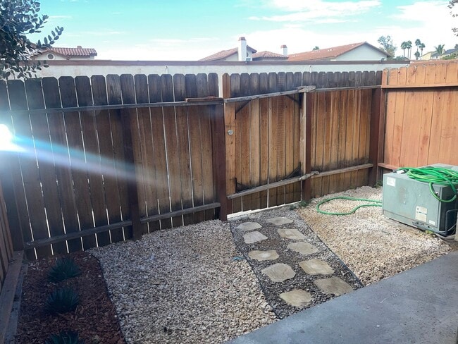 Building Photo - Updated 2 Bedroom, 2.5 Bath Condo Includes 1 Car Garage, 2 parking spots & Washer/ Dryer