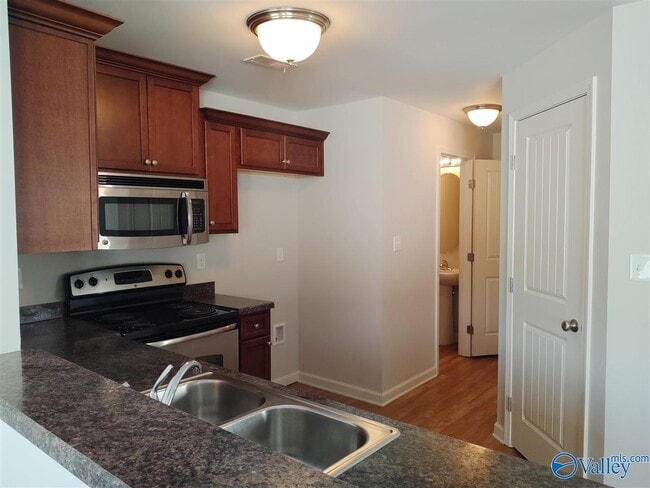 Building Photo - 208 Falling Water Ln SW