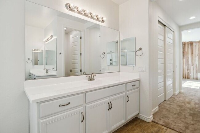 Building Photo - Modern 4-bedroom, 3.5-bathroom single-family home in the heart of North Tempe