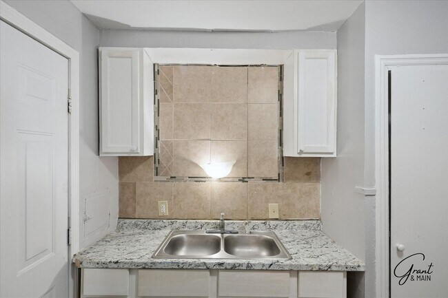 Building Photo - 18330/18332 Kelly Rd - Naama Cohen