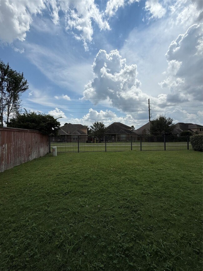 Building Photo - 22646 Triangle Ridge Dr