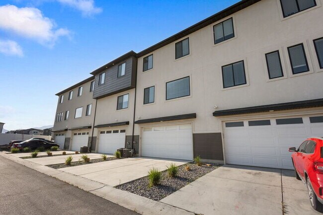 Building Photo - 868 W 480 S
