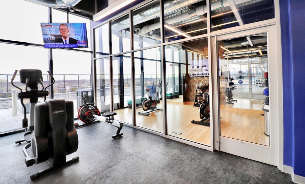 Building Photo - 1031 W Addison St