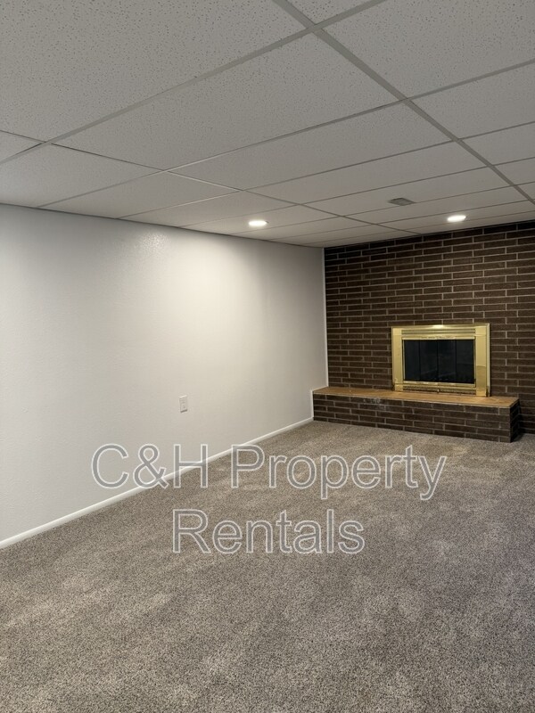 Building Photo - 2520 Lillis Ln