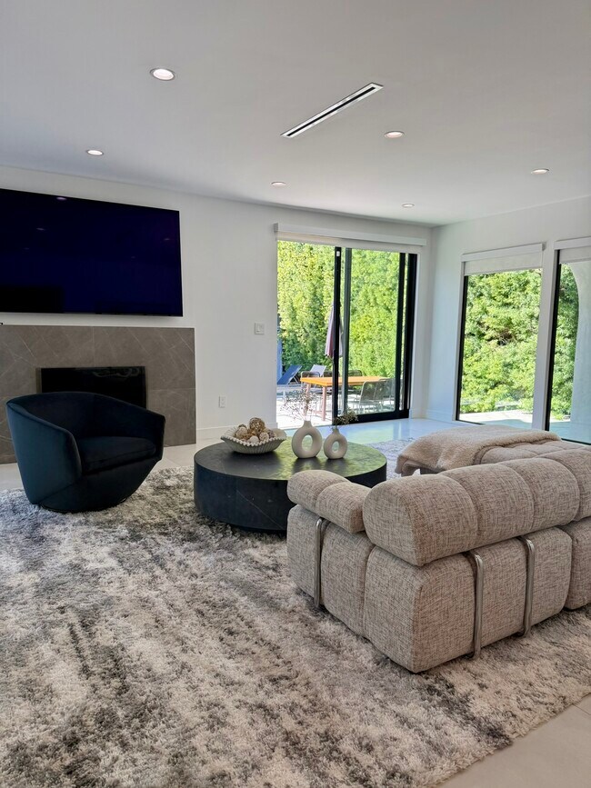 Building Photo - 201 Bedford Dr