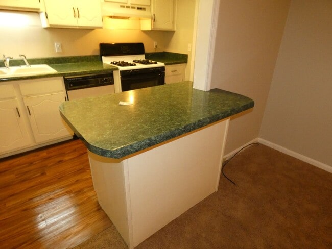 Building Photo - 3240 Overton Manor Dr