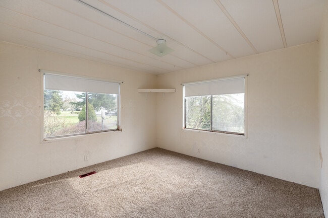 Building Photo - 58711 Louie Ct