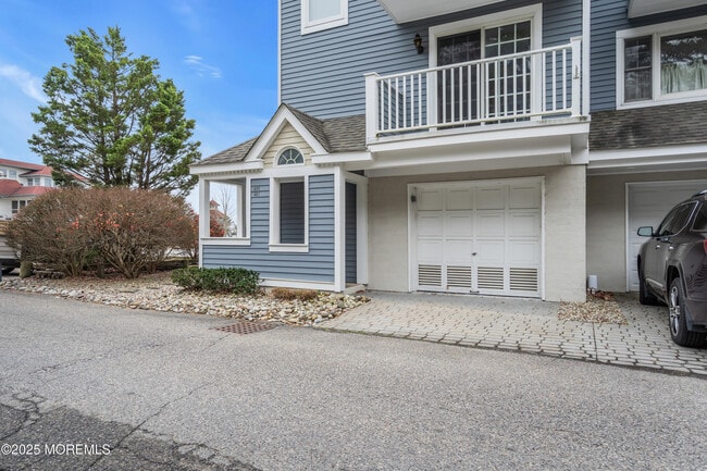 Building Photo - 336 E Lacey Rd