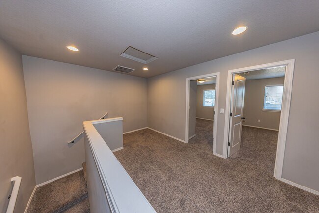 Building Photo - Three bedroom townhouse in Orchards.  - Built in 2016 - AC